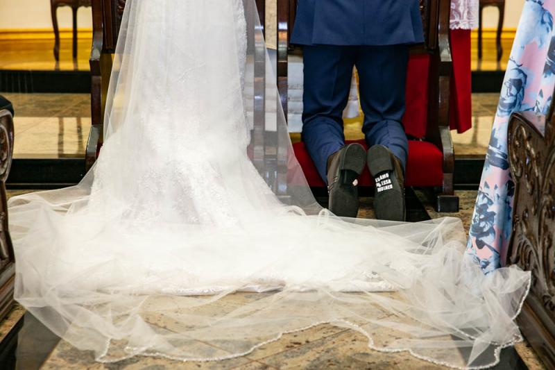 No sapato do noivo, uma surpresa