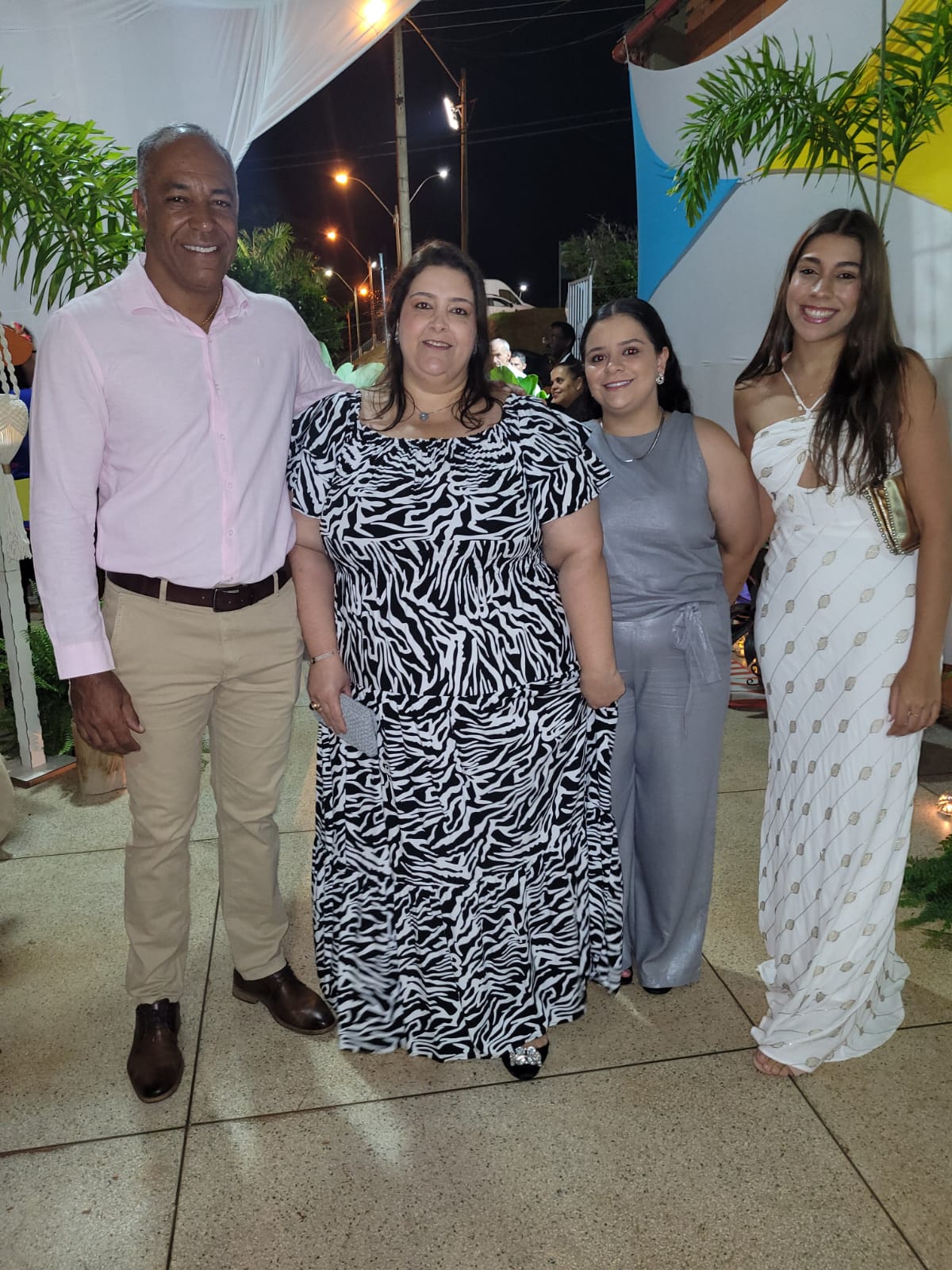 Ana Laura, Ana Vitória, Jovana  e Marcelo  Miguel