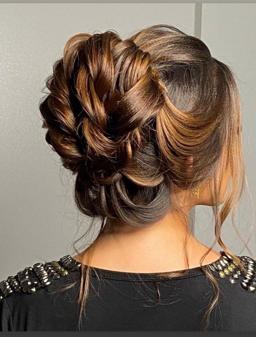 Coque elaborado com torção