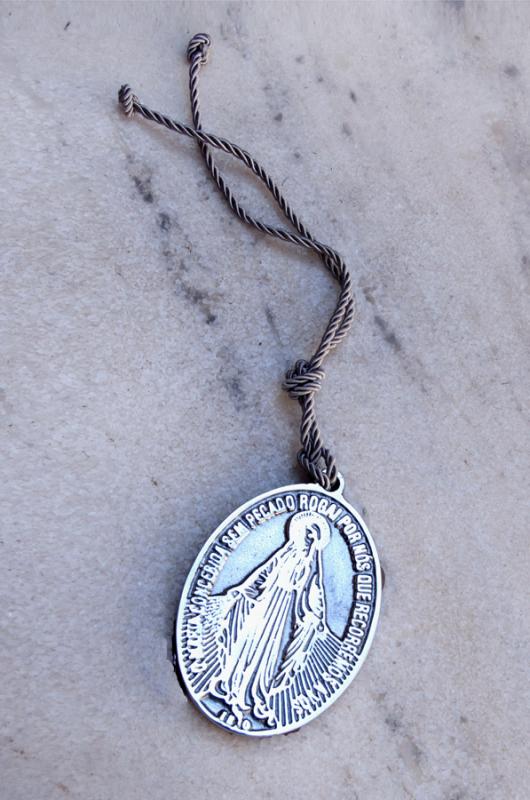 Medalhas de devoção de diversos modelos para decoração de ambientes