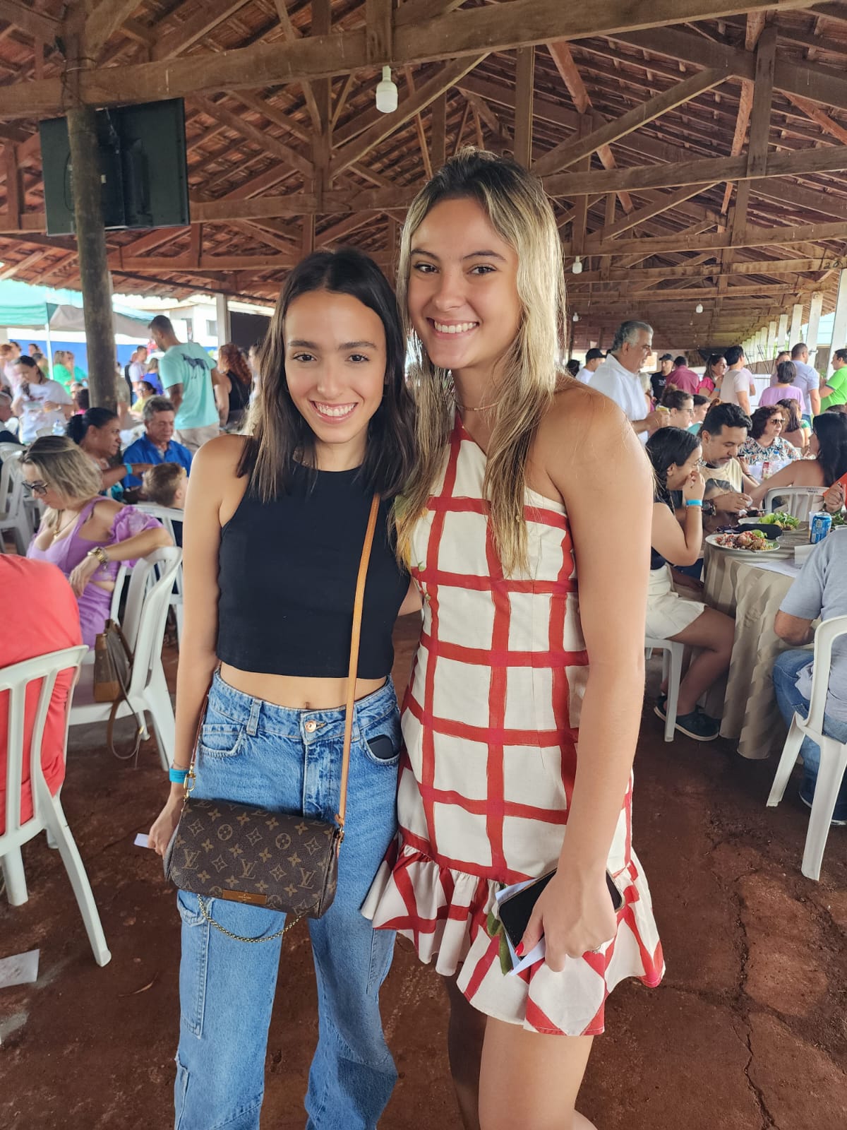 Carolina  Souza Ferreira,  Ana Lara  Cecilio