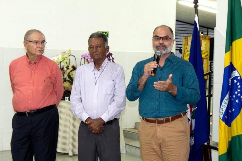 A benção foi concedida pelos pastores e pelo diácono Manoel, da Igreja Católica