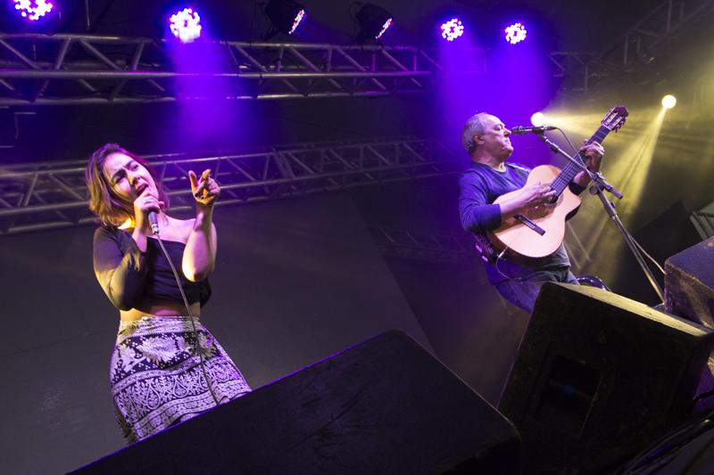 Com a cantora Camilla Faaustino