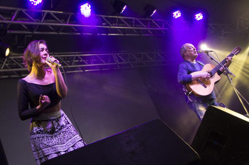 Com a cantora Camilla Faaustino