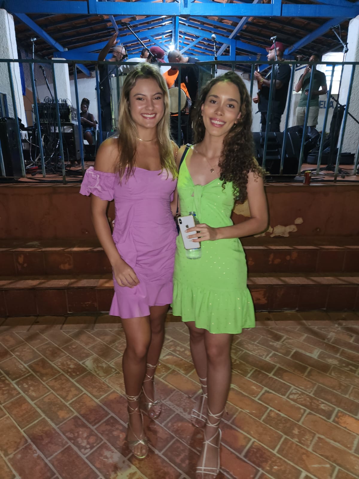 Ana Lara , Gabriela  Viana