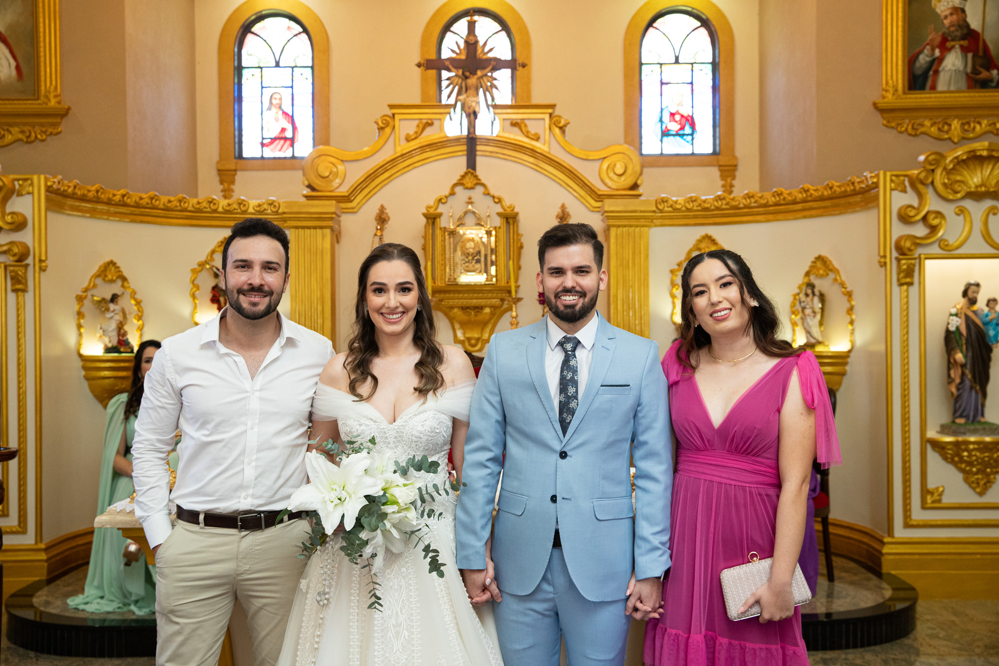 Os noivos com Juliano Pereira e a irmã do noivo Joice Fukui