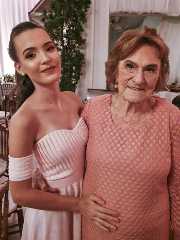 Maria Júlia com a avó da aniversariante Maria Valério Vicente