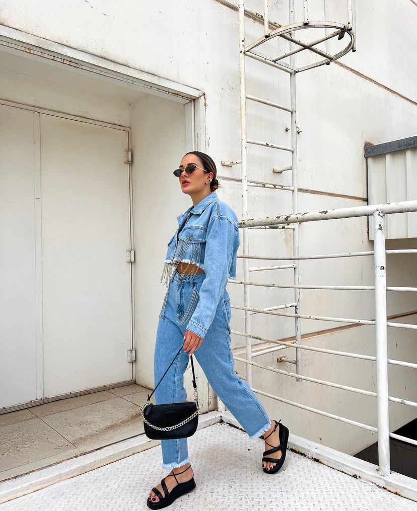 Jaqueta jeans e calça jeans