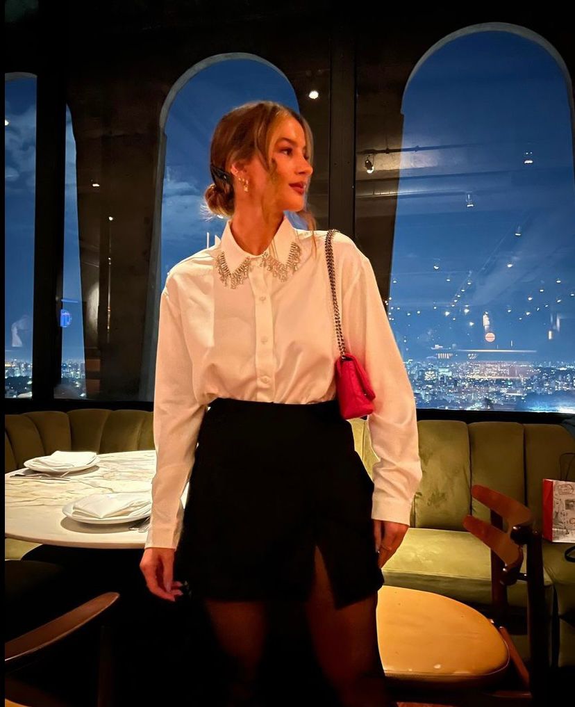 Aplique de strass na gola