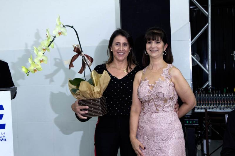 Primeira dama Dulce Mian e Ana Paula Galassi, esposa do presidente da FE