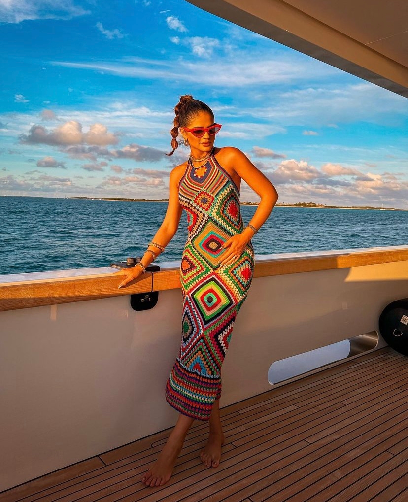 Vestidos de crochê multicoloridos