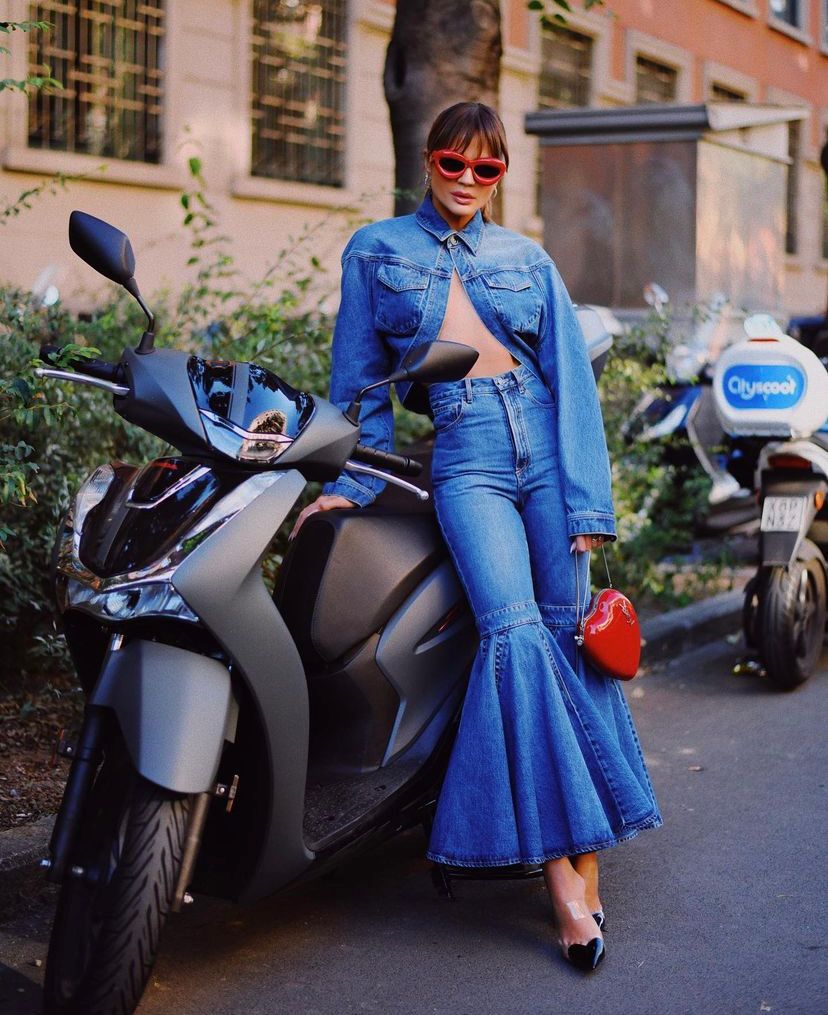 Jaqueta jeans e calça jeans