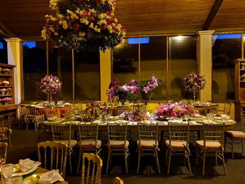 Vários lugares à mesa