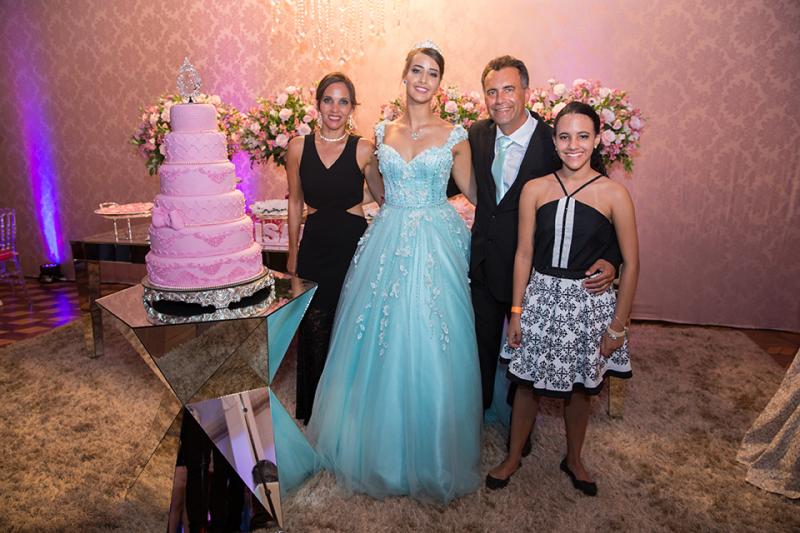 Os padrinhos de batismo Antônio Carlos Fávero Junior, Lucimeire Fávero, e a filha Nathália Fávero