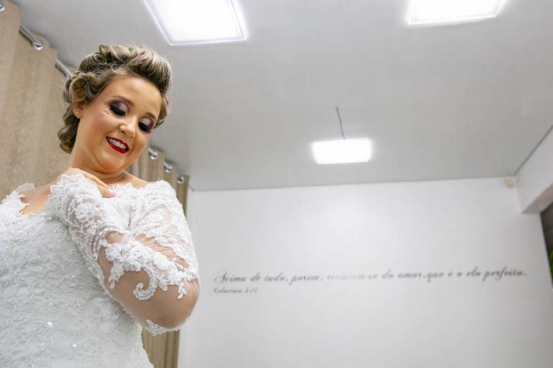 Momentos finais da noiva no salão