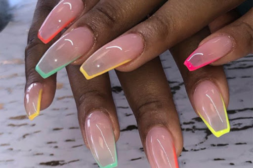 Inspiração de unha francesinha colorida