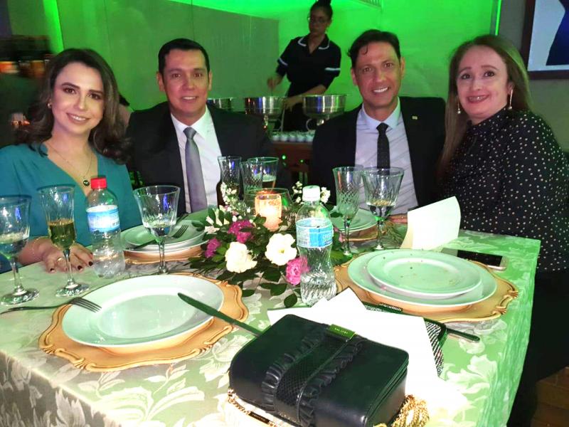 Karine e Ricardo Araújo dos Santos, Gisele e Ronaldo Araújo dos Santos