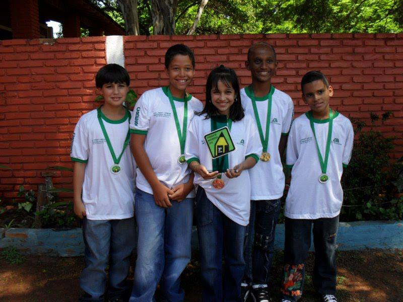 Em 2010, com equipe da escola Genoveva em uma olimpíada de matemática