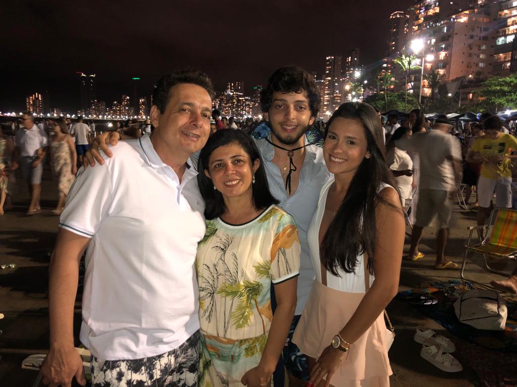 Ano novo em Balneário Camboriú com os pais Edna e José Altino e o irmão Altino