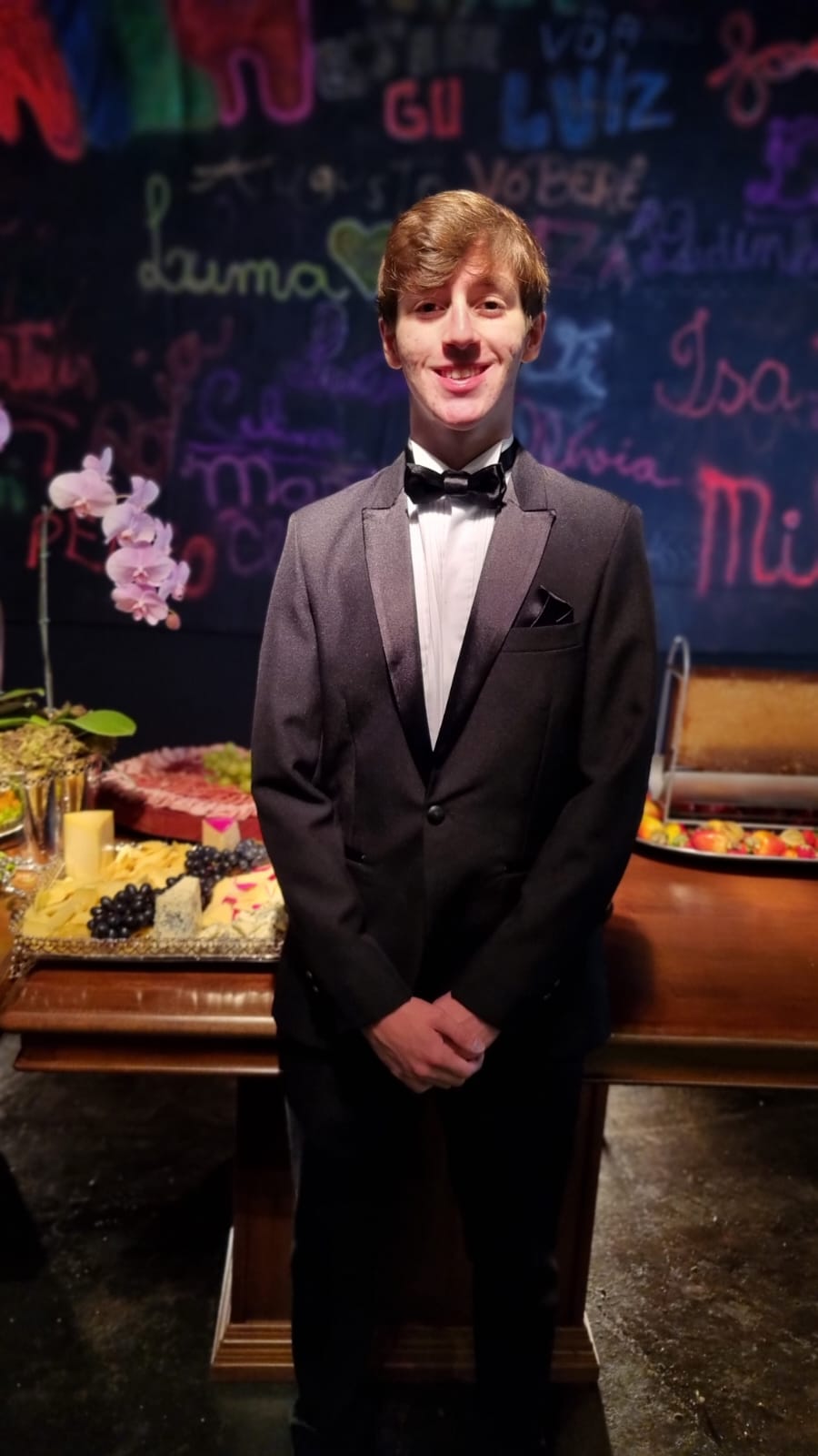 o irmão  Enzo Scarelli  Junqueira