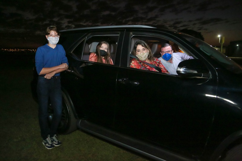 Amigos  na festa de Henrique