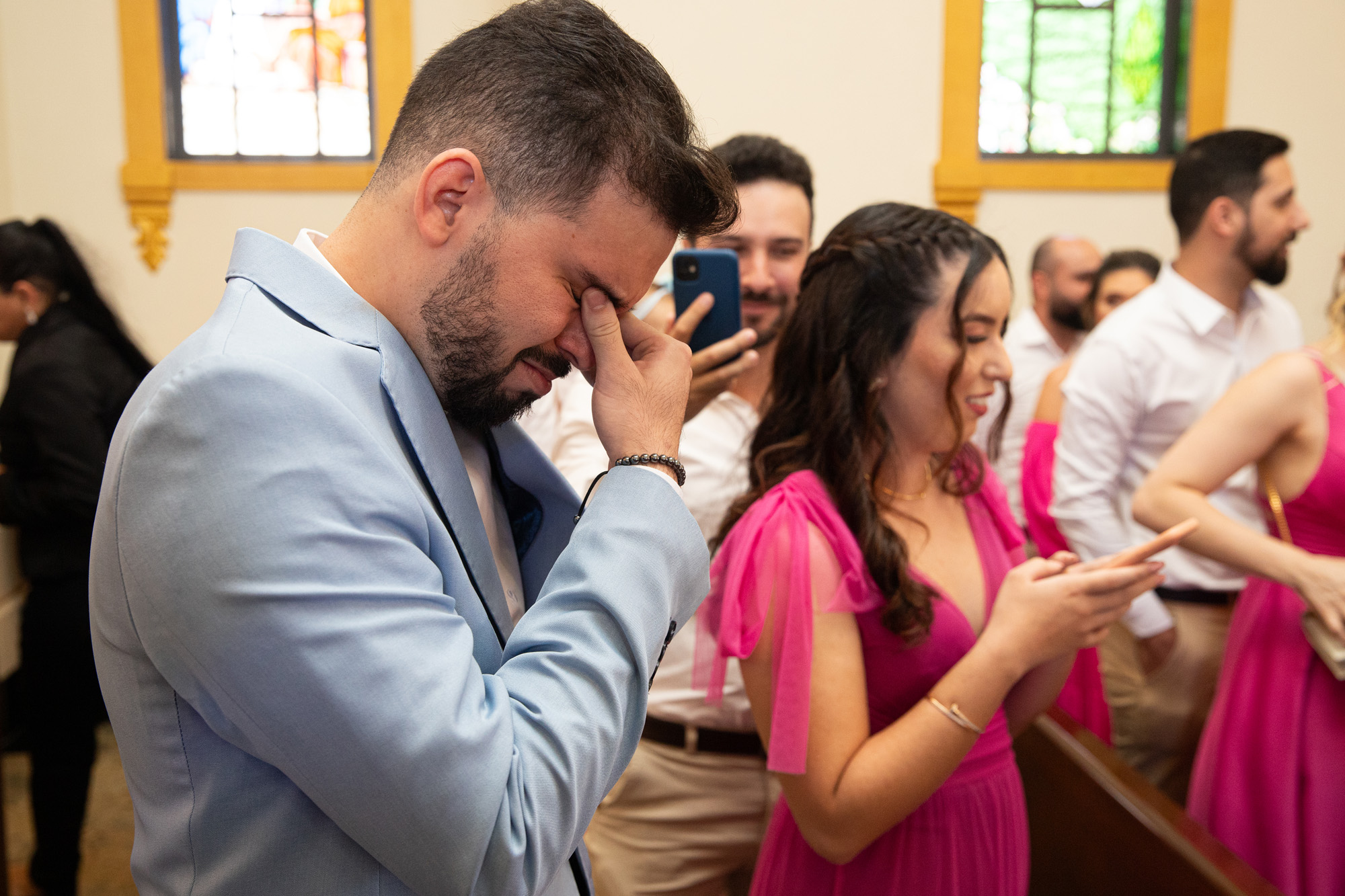 A emoção do noivo também transbordou