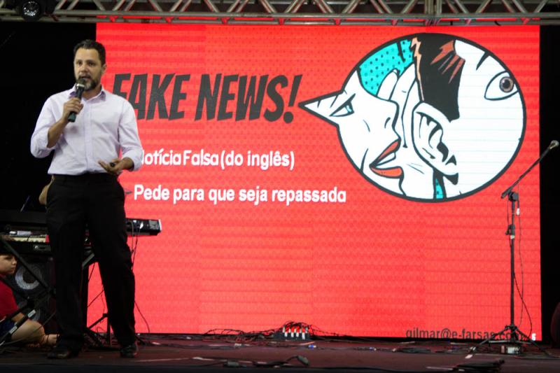 No sábado houve palestra sobre as famigeradas fake news, com o autor do site E-Farsas Gilmar Lopes