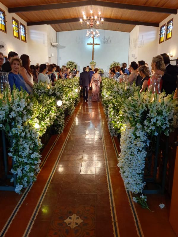 Primavera de Frésias brancas levava ao altar