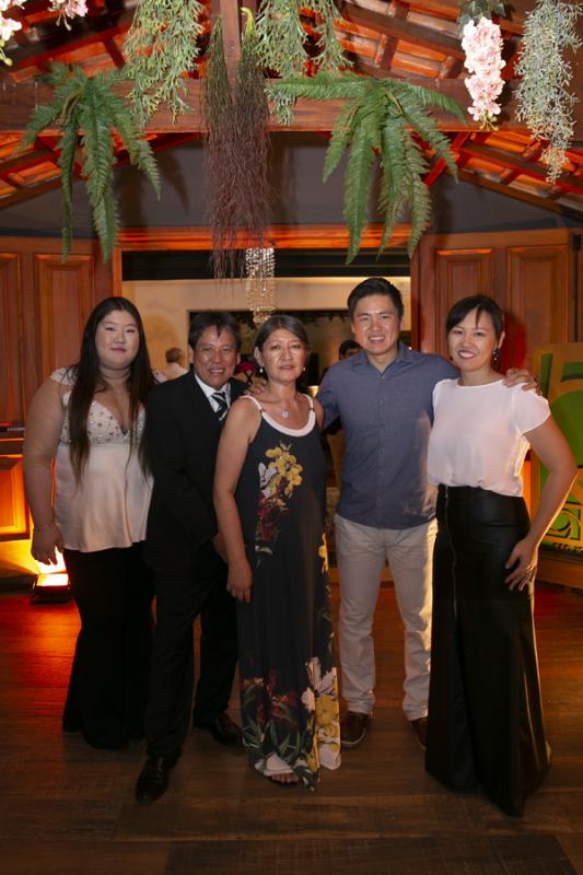 Marcia e Ricardo Harada com os filhos Naomi, Camila e Fábio