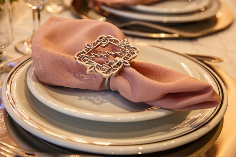 Iniciais das trigêmeas no porta guardanapo