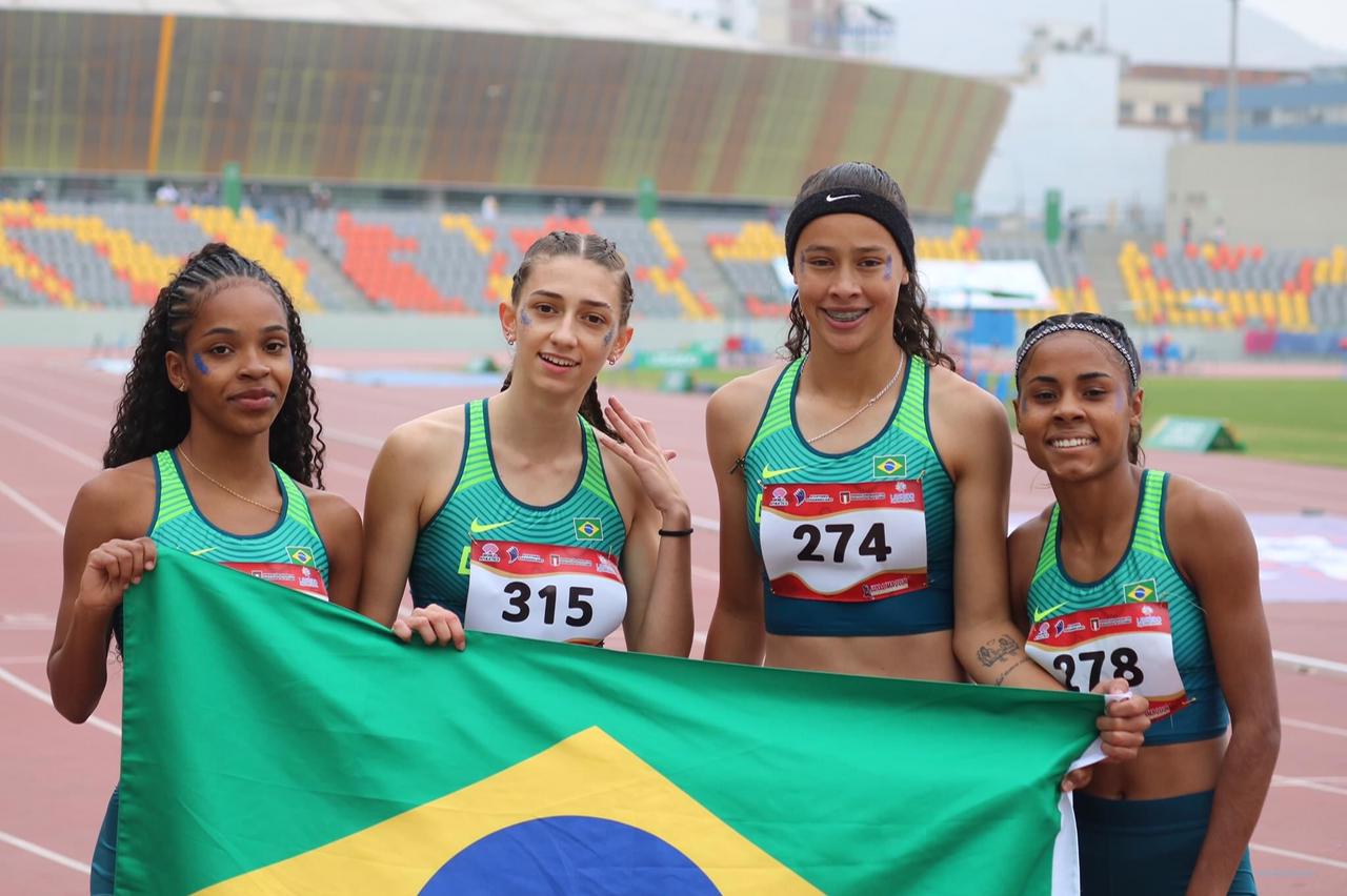Em equipe, ajudou a conquistar o ouro para o Brasil
