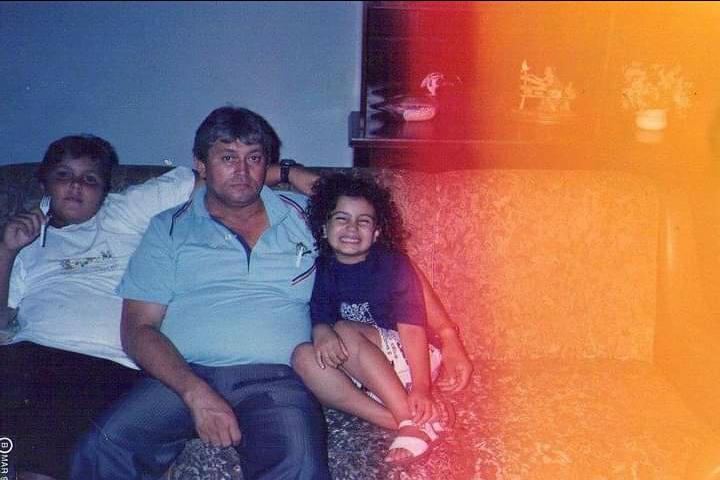 com o pai e o irmão