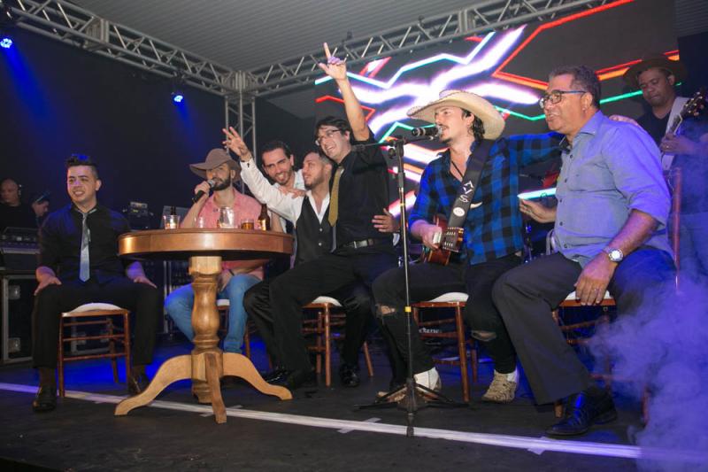 Toda festa que se preza termiina assim.