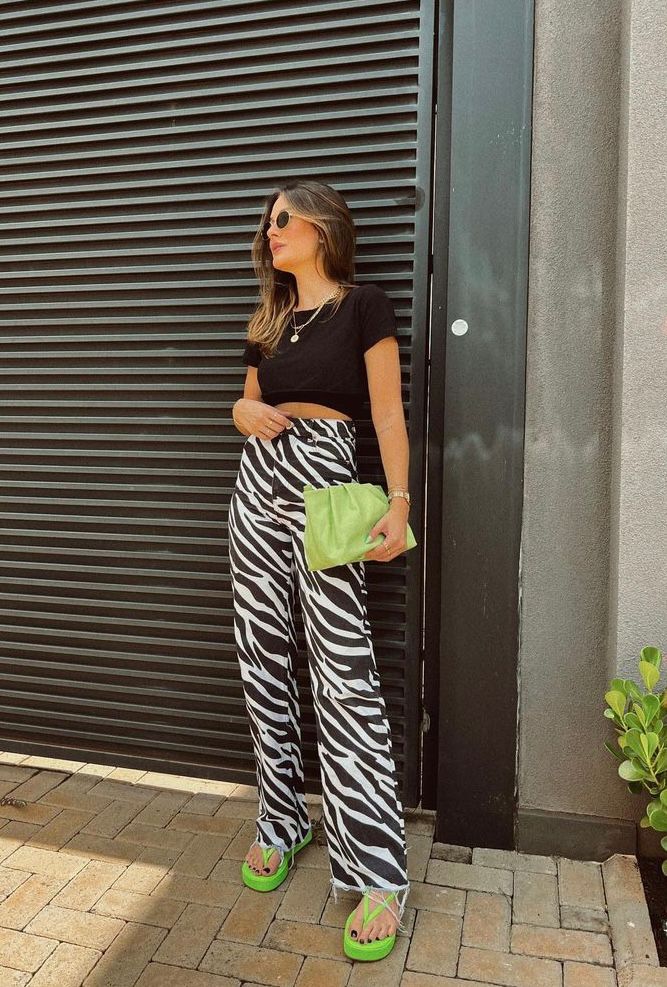 Com acessórios coloridos