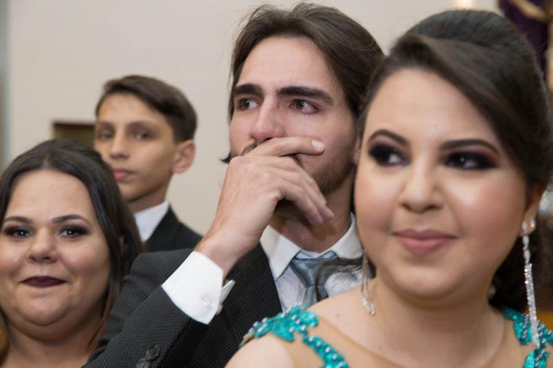 Eduardo Theodoro, irmão da noiva, não conteve as lágrimas