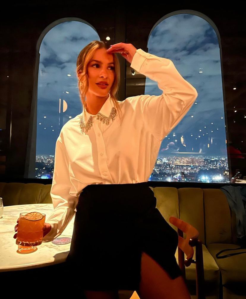 Aplique de strass na gola