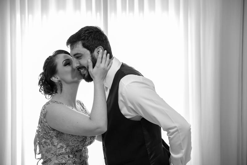 Enquanto isso, o noivo se preparava na companhia da irmã Jaqueline Massuco