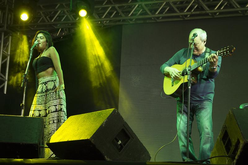 Com a cantora Camilla Faaustino
