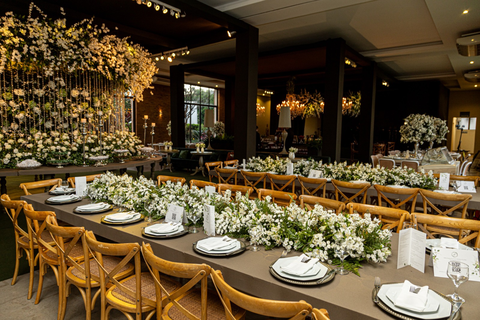 Composição com Astromélias e Áster Mariana