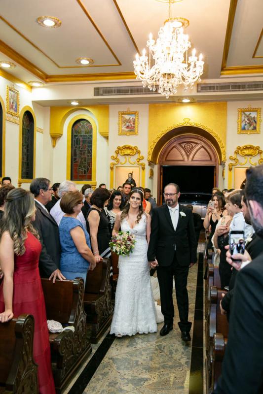 ... irradiando um misto de alegria...