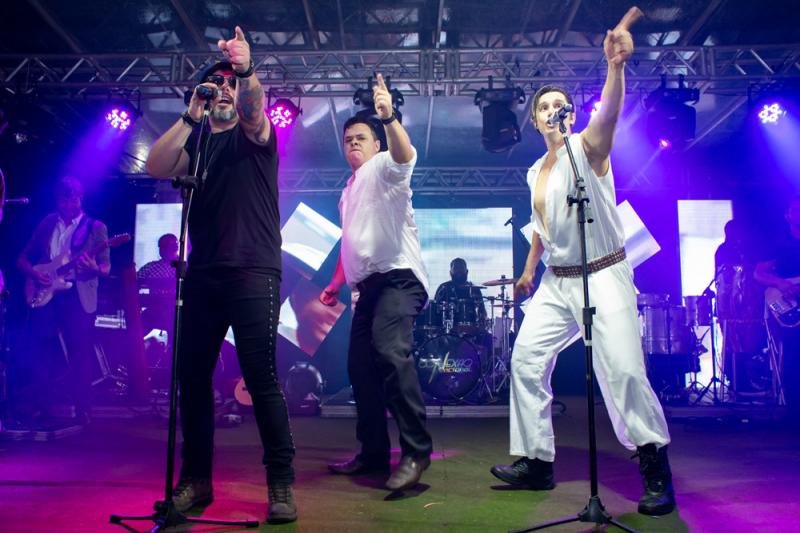 O pai da Ana, Anderson, com Banda Conexão