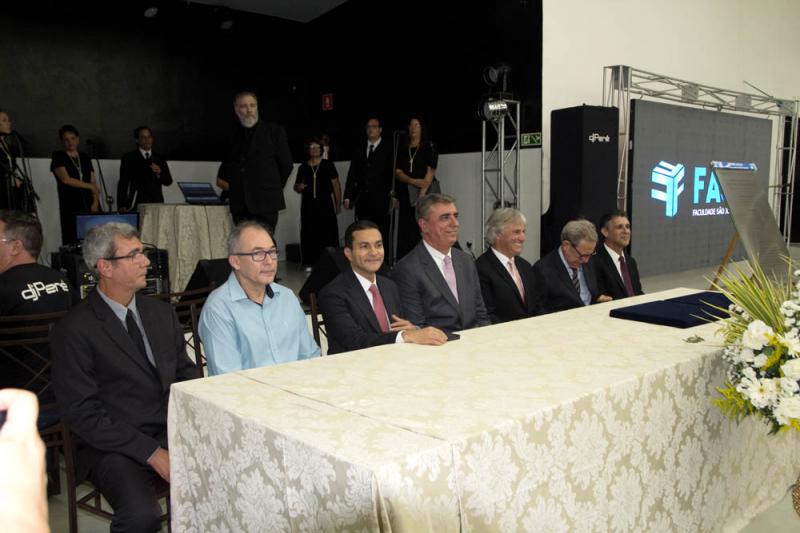 Presidente da câmara de São Joaquim – Hilário Rocha de Moraes, vice-prefeito Éder Agnelo Tavares, deputado Marcos Pereira, prefeito Marcelo Mian, presidente da FE Pedro César Galassi, diretor executivo da FE Roberto Inácio Barbosa e deputado Sebastião Santos.