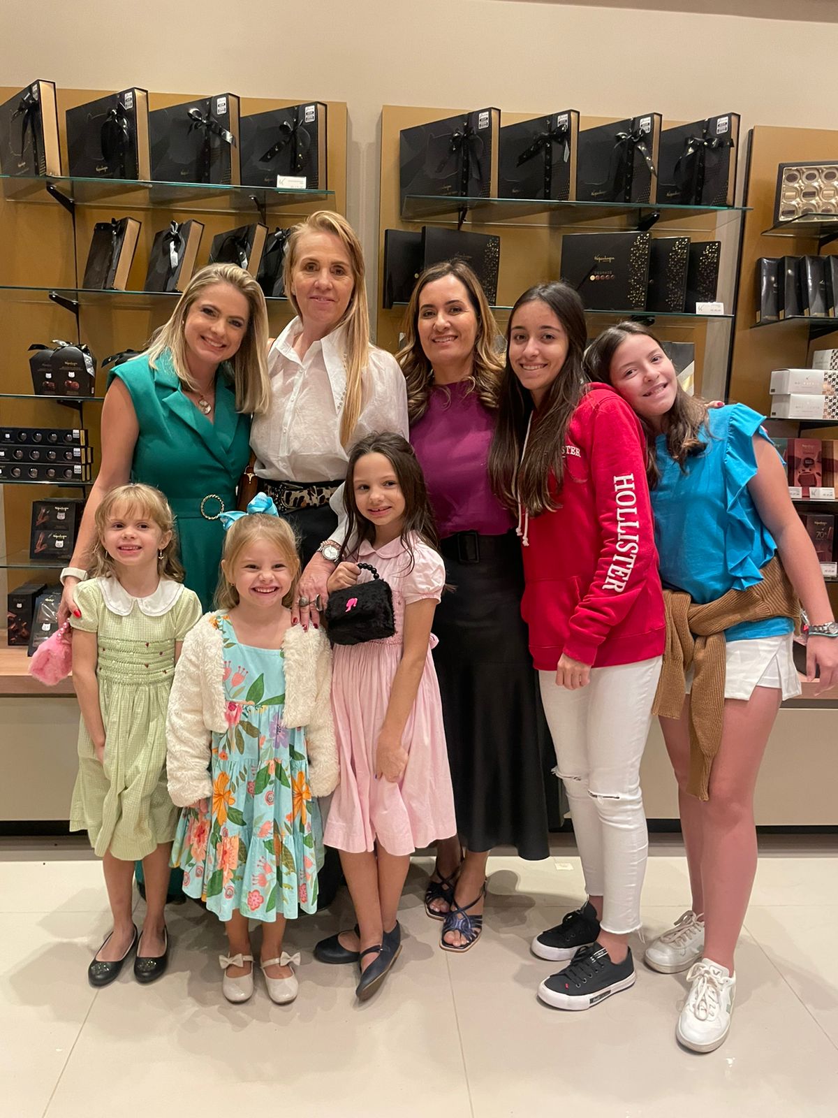 Mel, Maria Alice, Maria Clara, Fernandinha, Selena Monteiro, Silvia, Luiza e Helena