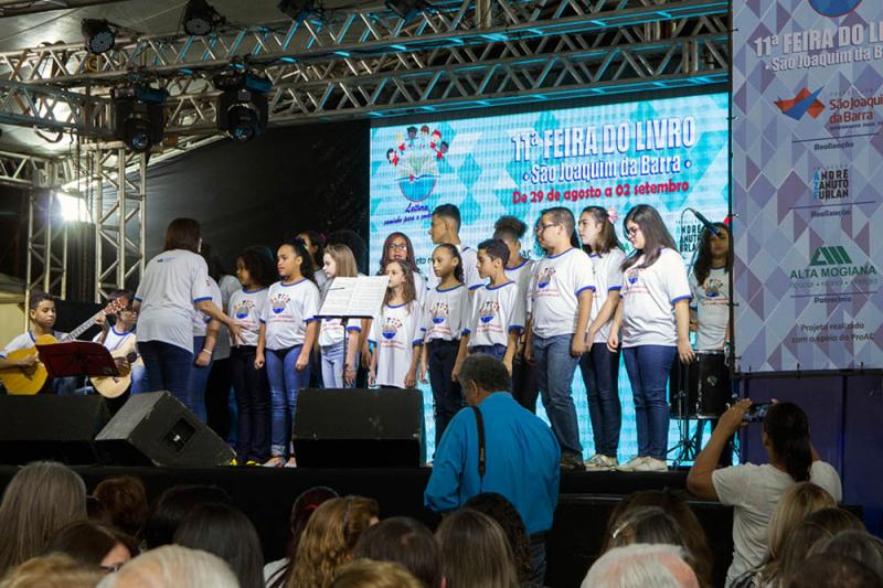 Apresentação do coral infantil do Projeto Guri