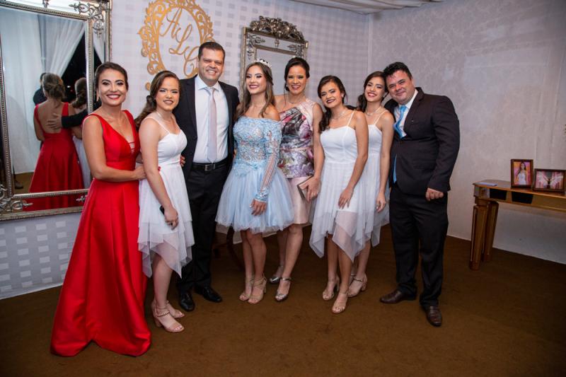 Com os tios Leandro, Andressa, e as primas Maria Clara, Mariana e Maria Júlia