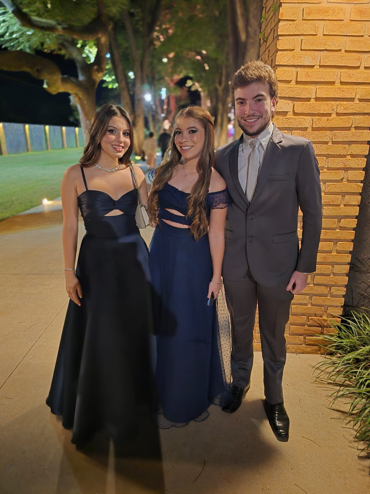 Dorotea Tuzzi, Aline  e Henrique  Alves