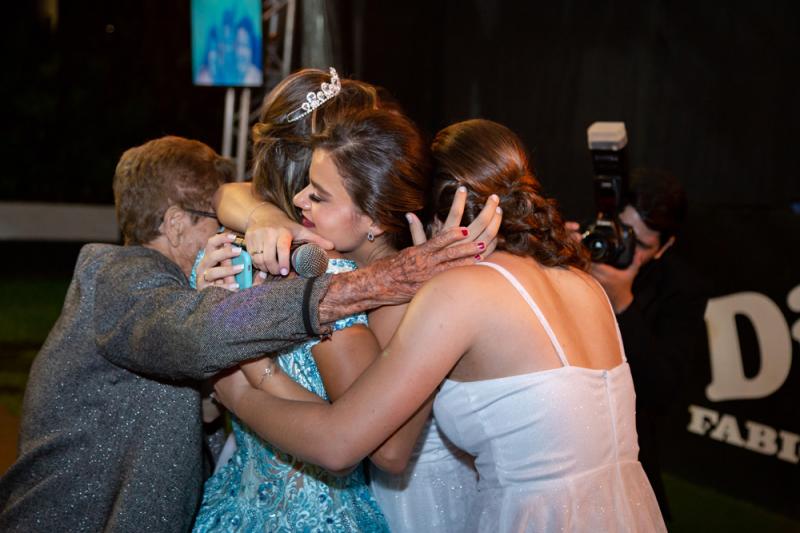 Momento de emoção com primas e a bisavó Ana