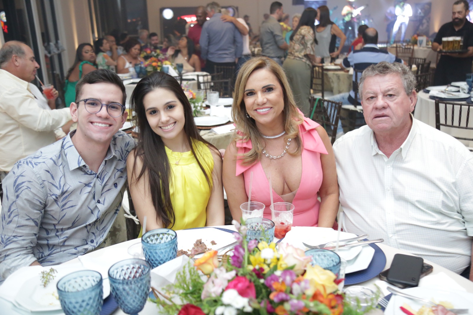 Airton Montanher, Aninha Montanher (prefeita atual de Ribeirão Corrente), filho Airton e Mariana