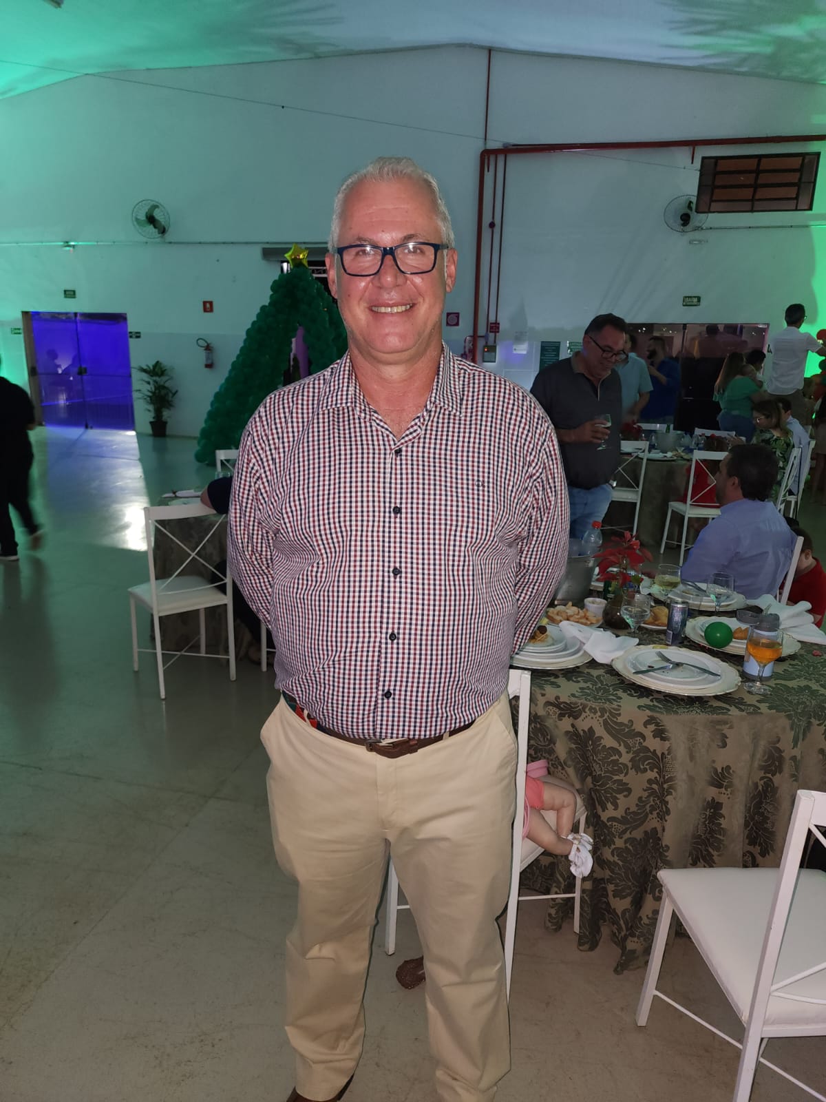 Isneider  Longo, atual Venerável  Mestre da Loja Maçônica Nova Luz Joaquinense .