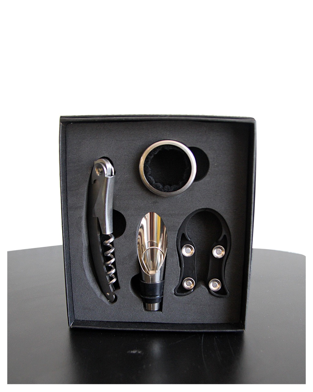 Estojo com Saca Rolha, Tampa Para Garrafa,anél salva-gotas, Bico Dosador, Corta Lacre R$ 44,90